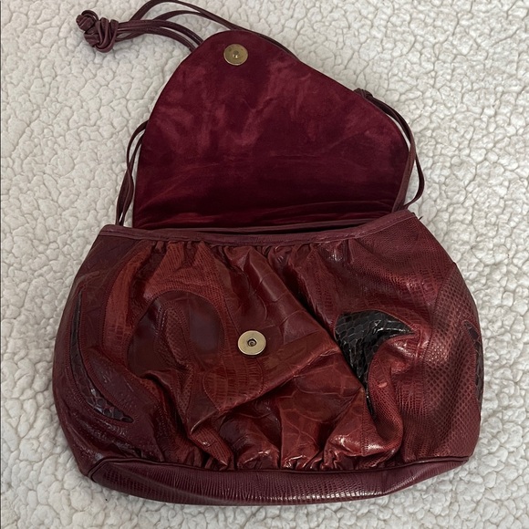 Sharif Burgundy and Black Textured Shoulder Bag - Picture 4 of 10